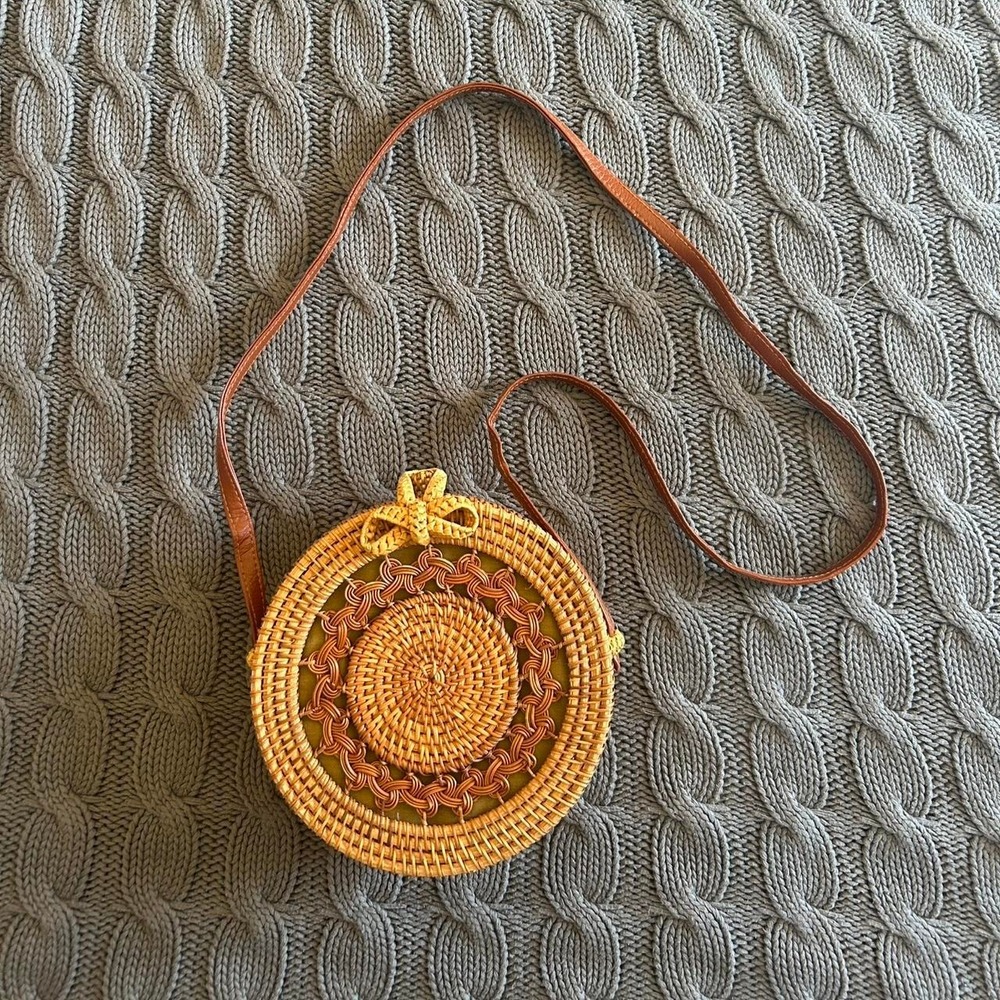 Vintage round rattan crossbody bag 🌞🧺